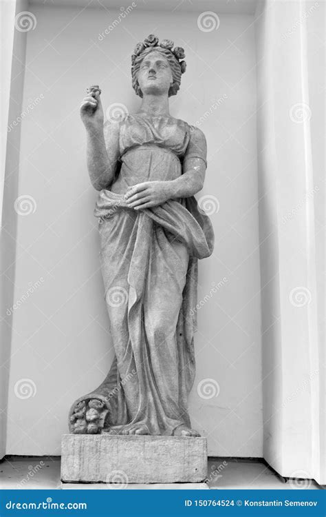 The Statue Of The Goddess Flora Fragment Elagin Palace Editorial Stock Image Image Of