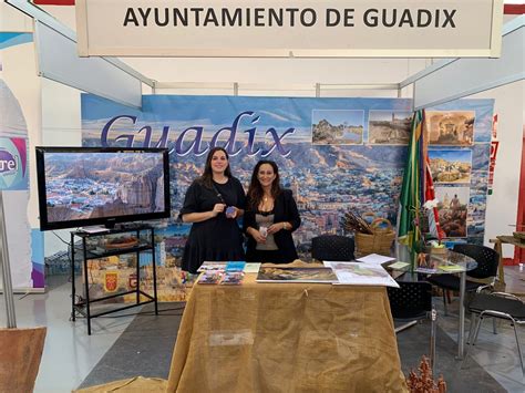 Cientos De Personas Visitan El Stand Del Ayuntamiento De Guadix De La