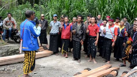 Ritual Khusus Sebelum Membangun Rumah Adat Sa O Suku Bhajawa