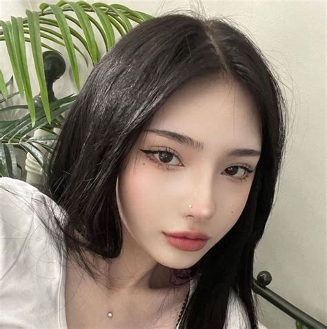 Pin de Ésthee en 1 k korea Como ondular cabello Ojos de mujer