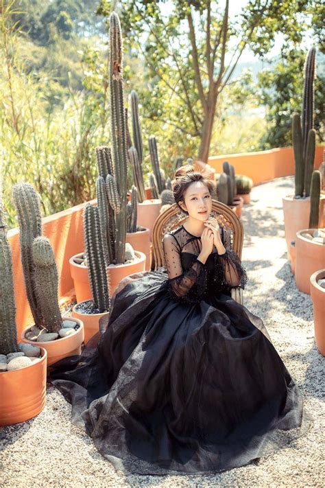 Hot girl kém 16 tuổi sinh 4 con cho đạo diễn trăm tỷ giờ ra sao