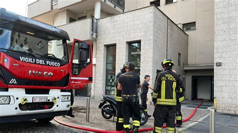 Incendio In Appartamento Morta Una Donna