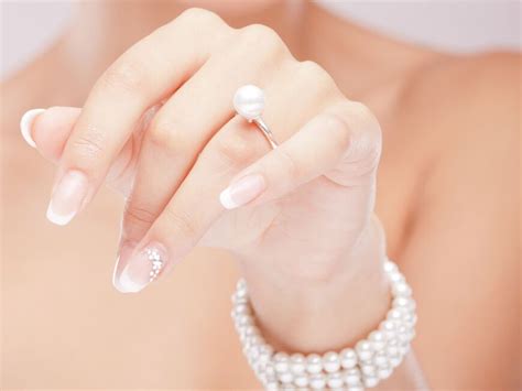 Nagellack Trend 2022 Diesen Frühling Tragen Wir Pearl Nails