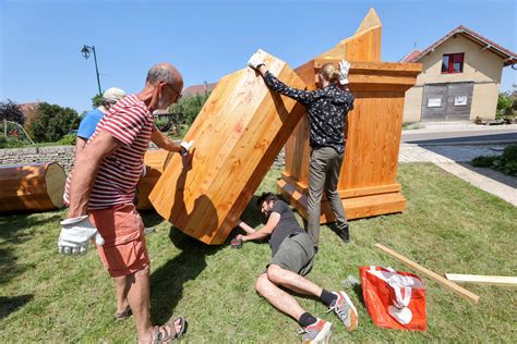 Photos Flagey L Installation D Une Colonne Monumentale En Hommage