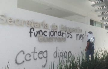 Ceteg Irrumpe Y Hace Pintas En Oficinas De La Seg En Chilpancingo