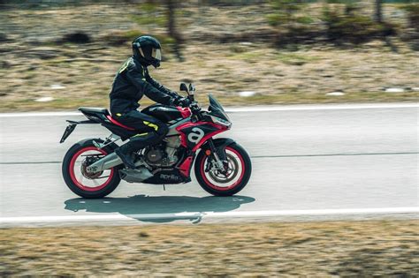 Mittelklasse Naked Bike Vergleich Aprilia Tuono
