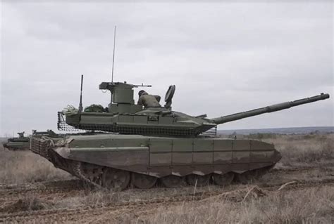 El Tanque Ruso T Armata Desplegado En La Regi N Ucraniana De Donbas