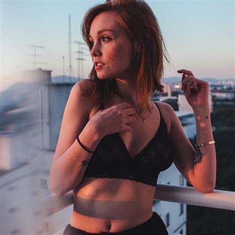 Hot Sexy Flavia Sayuri Bikini Pics