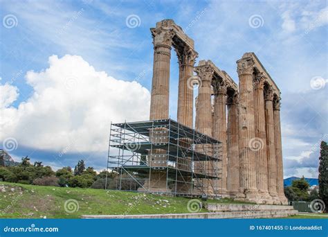 Le Temple De Zeus Olympien Galement Connu Sous Le Nom D Olympieion Ou