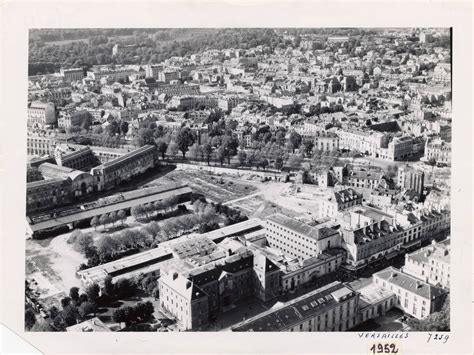 Le Boulevard De La Reine Ville De Versailles