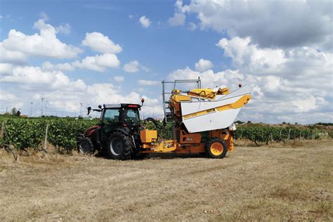 Grégoire GT3 La nouvelle machine à vendanger tractée Isobus FARM