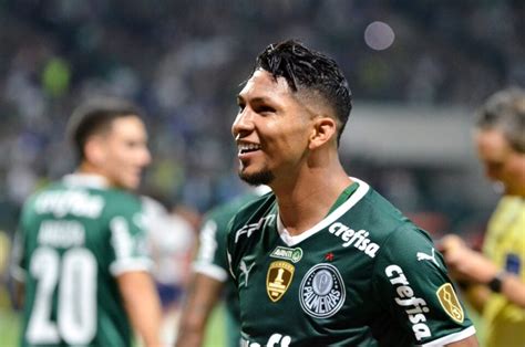 Ex Athletico Rony Passa Pel Ap S Marcar Gol De Bicicleta Pelo Palmeiras