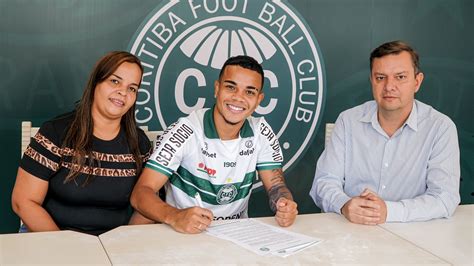 Coritiba anuncia renovação de Kaio Cesár até 2026 e multa