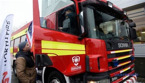 Лондонський аеропорт Гатвік передав ДСНС два пожежні автомобілі ...
