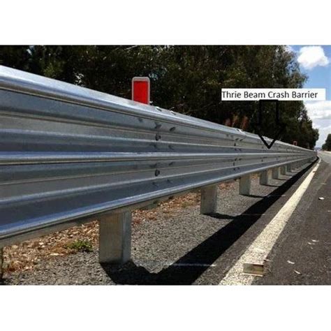 Thrie Beam Metal Crash Barrier At 2200 Meter Crash Barrier In