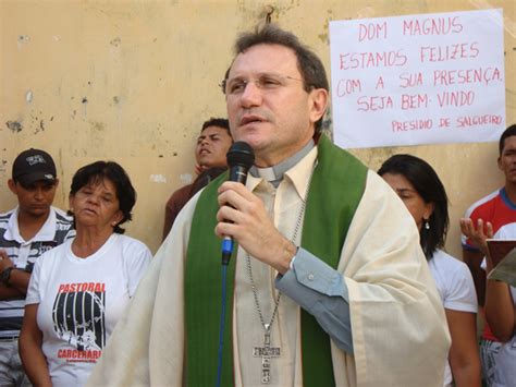 Dom Magnus celebra missa no Presídio de Salgueiro