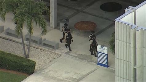 Person With Umbrella Prompts Lockdown At Miami Dade College Kendall Campus Nbc 6 South Flor