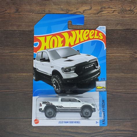 PUTIH Hot Wheels 2020 RAM 1500 Rebel White Factory Fresh Pickup Truck