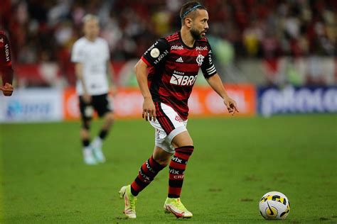 Éverton Ribeiro é um gigante do Flamengo mas ida ao Bahia pode fazer