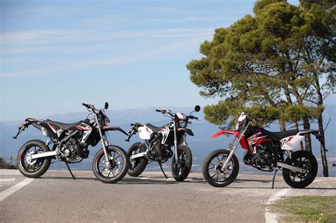 Motorrad Vergleich Derbi Senda Drd X Treme Sm Vs Rieju Mrt