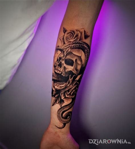 Tatua Czaszka R A I W Na Przedramieniu Autor Machete Tattoo