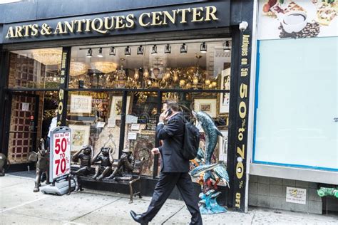 Arts And Antiques Center Shop In Manhattan In New York City Usa