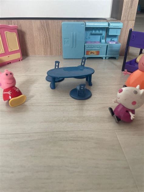 Peppa pig set, Hobbies & Toys, Toys & Games on Carousell