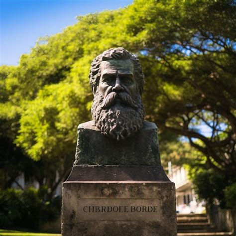 Una Estatua De Un Hombre Con Barba Foto Premium