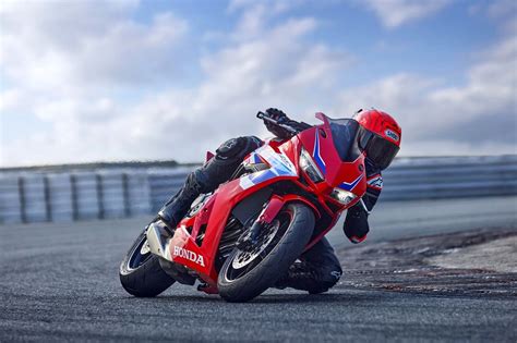 confronto tra moto honda cbrrr  fireblade   honda cbrr