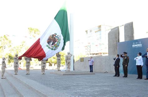 Participa Sagarhpa En Izamiento De Bandera Por Conmemoración Del 213