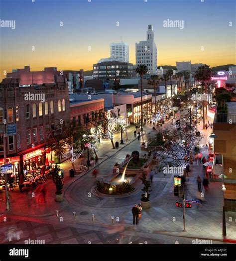 3rd Street Promenade in Santa Monica California at sunset Stock Photo - Alamy