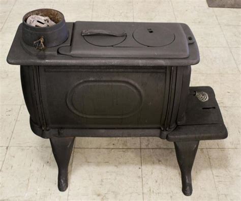 Sold At Auction Vintage Vogelzang Cast Iron Boxwood Stove