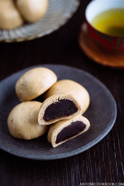 Manju Japanese Steamed Cake 利休饅頭 • Just One Cookbook Recipe