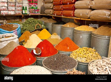 Fes souk hi-res stock photography and images - Alamy