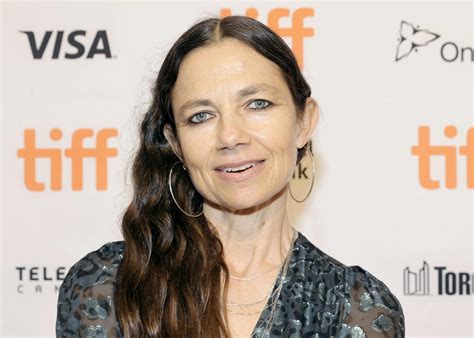 ‘Family Ties’ Actress Justine Bateman Responds To Fans Saying She Looks