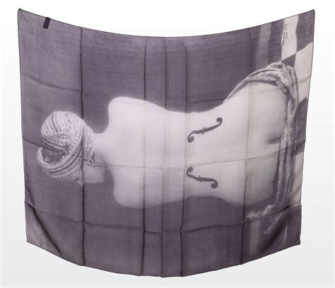 Foulard In Seta Di Man Ray Le Violon D Ingres 80 X 100 Cm