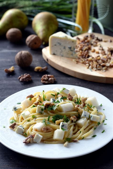 Spaghetti z serem pleśniowym i gruszką Smaki na talerzu