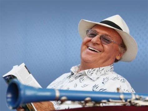 Renzo Arbore Il Suo Clarinetto Gli Vale Un Diploma Honoris Causa La