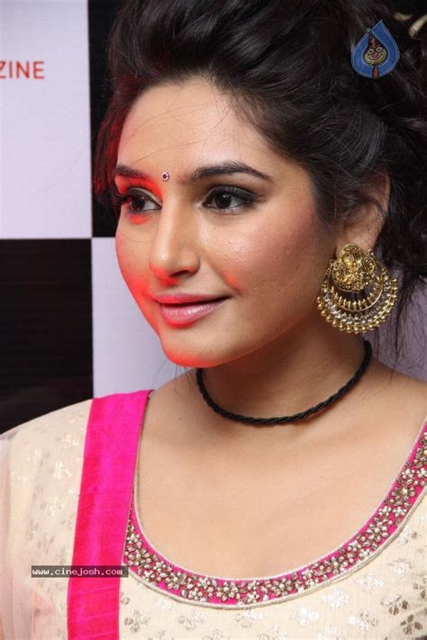 Ragini Dwivedi Hot Stills Photo 94 Of 141