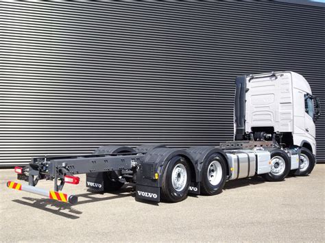 Satılık yeni Şasi kamyon Volvo FH 500 CHASSIS 8x2 6 LIFT STEERING