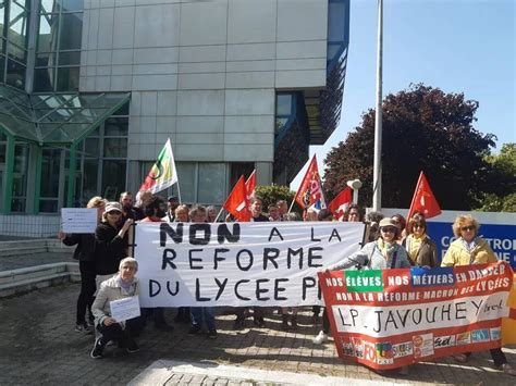 À Brest Les Professeurs Se Mobilisent Contre La Réforme Des Lycées Professionnels Offr 3005