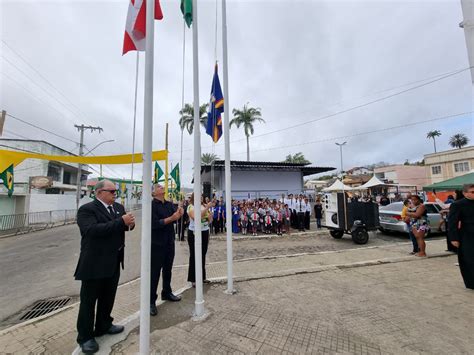 Desfile C Vico De De Setembro Encantou Uma Multid O Em Itamb