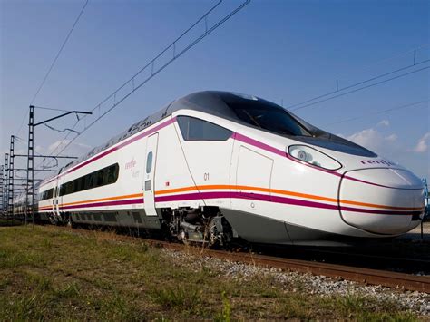 Renfe Apela A La Responsabilidad Y Buen Uso De Los Abonos Avant Y Media