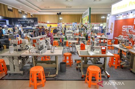 Pameran Mesin Industri Pakaian Di Bandung Antara News