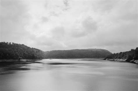 Lake in black and white – free photo on Barnimages