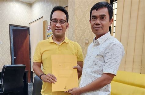 Bacaleg Partai Golkar Nurul Hakim Serahkan Berkas Pendaftaran