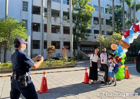 開學哭哭！「防疫優先」家長不入校 小一新生淚灑校園 Ettoday生活新聞 Ettoday新聞雲