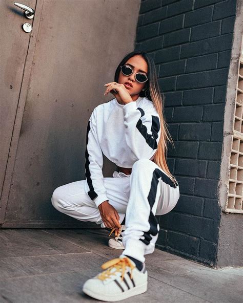 Streetwear Inspirada Em Mulheres Independentes E Cheias De