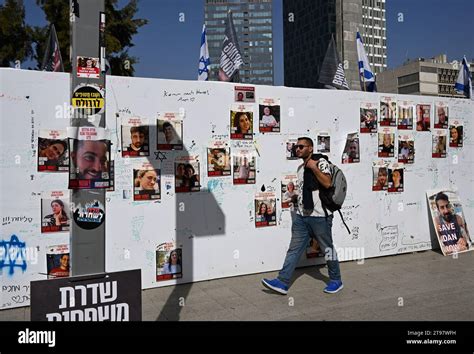 Tel Aviv Israel 23 De Noviembre De 2023 La Gente Visita La Plaza De