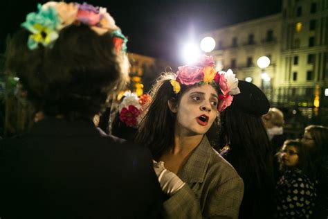 La Tradizione Della Festa Dei Morti Nelle Piazze Di Palermo Con Notte